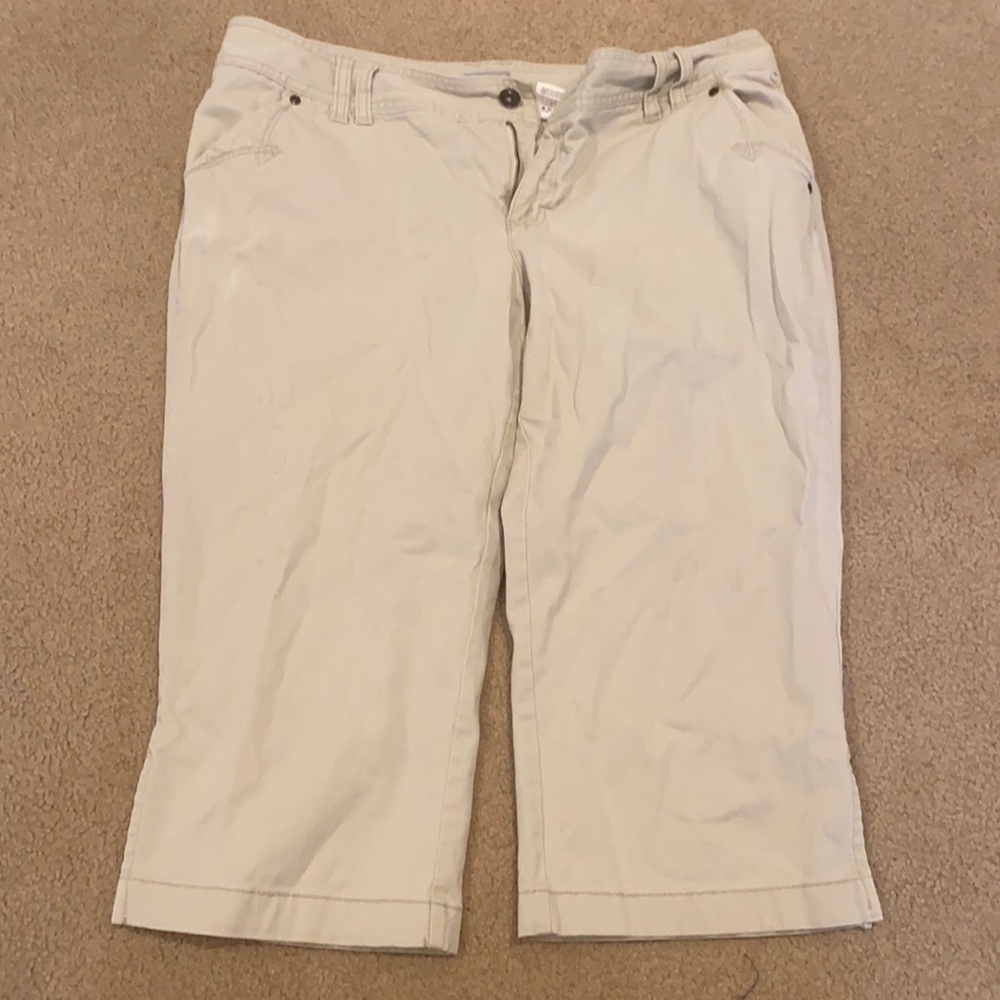 Women’s tan capris pants